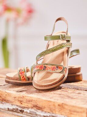 L'Artiste Dialog Green Leather Sandal Size 36 (US 5.5/6)